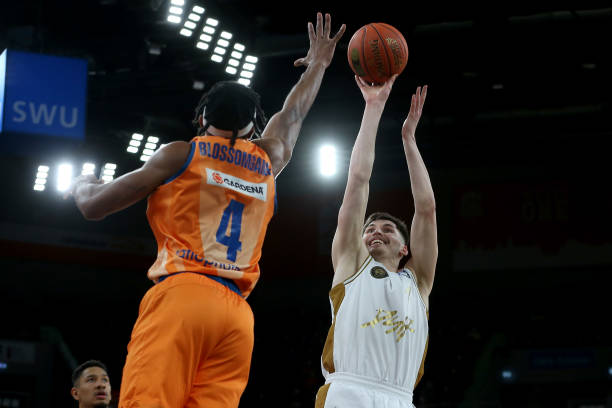 固定裁判和 固定裁判和