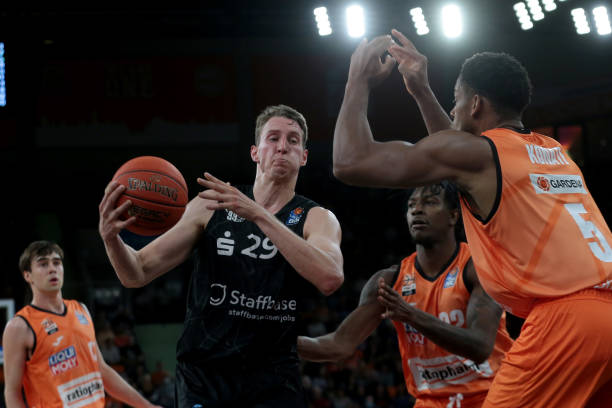 更多的年轻 更多的年轻